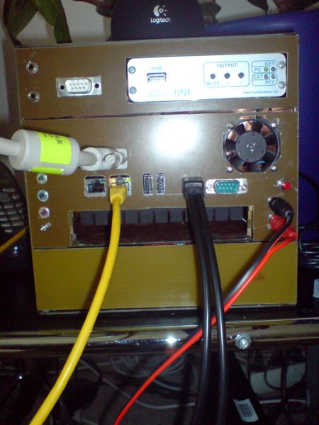 Datei:Echolinkserver-frontblende fertig mit allen buttons.jpg